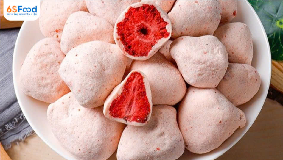 Marshmallow bọc dâu sấy giòn